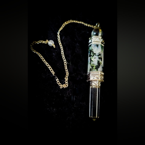 Clear Quartz Crystal Pendulum - Spiritual Pagan Wiccan Occult Tools - Picture 1 of 3
